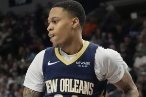 希望无碍!霍金斯次节扭伤脚踝 14中4&三分9中1仅拿9分 有4失误